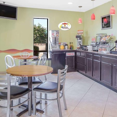 Super 8 By Wyndham Clarksville Ar Ngoại thất bức ảnh