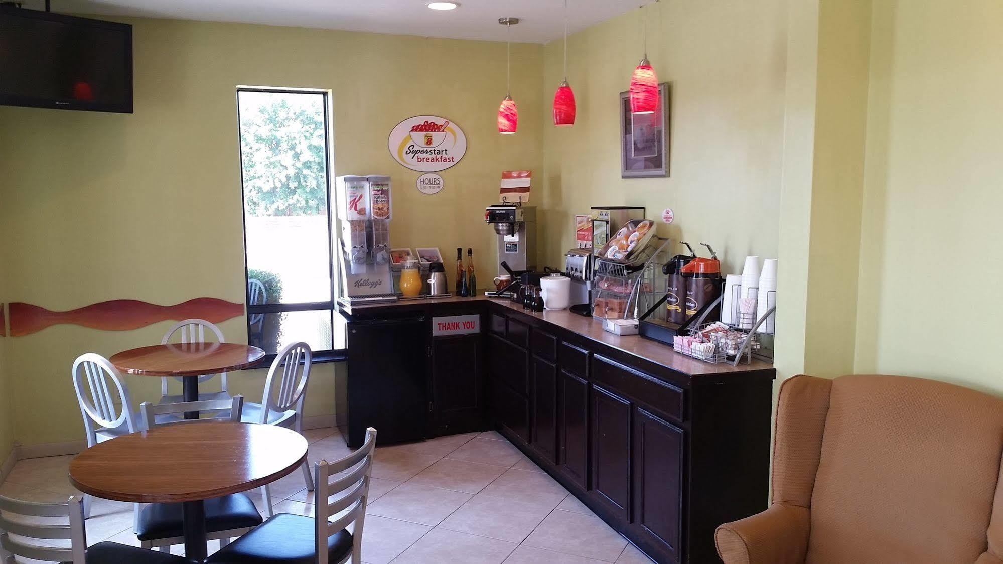 Super 8 By Wyndham Clarksville Ar Ngoại thất bức ảnh